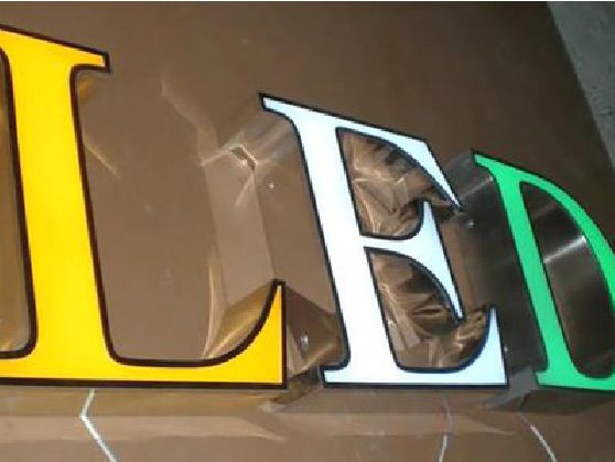 随县介绍LED招牌的基础知识。